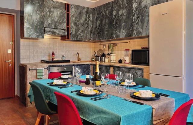 Milano Spa Home | Jacuzzi, Foosball, near metro