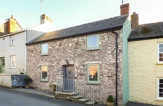 MILK WOOD COTTAGE, pet friendly, with open fire in Laugharne