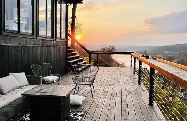 Million Dollar Lake Views On Lake Austin Mins to DT