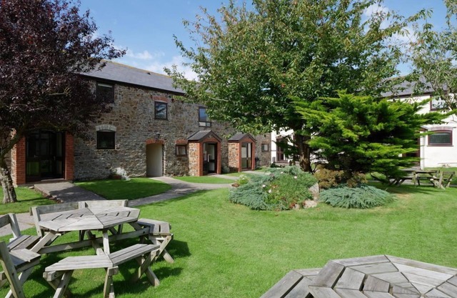Millook Cottage 73368 - sleeps 6 guests in 3 bedrooms