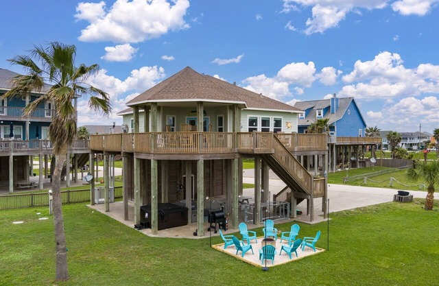 Mimosa Cove - Seconds to the beach, beautiful view, loaded with amenities!