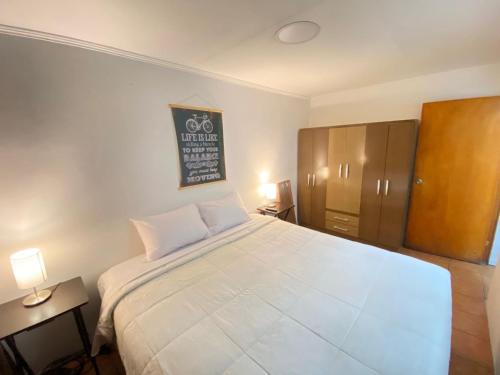 Mini Departamento 3 habitaciones con patio privado