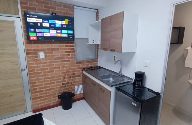 Mini Studio 4. Frente Almcentro Comercial y Barrio Laureles. Todo Cerca