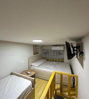 Mini-Studio Tirana