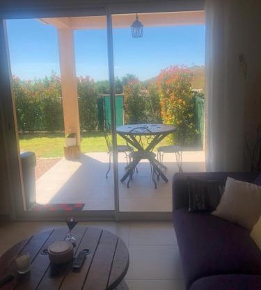 Mini-villa mitoyenne de type F2 proche Golfe de Lava