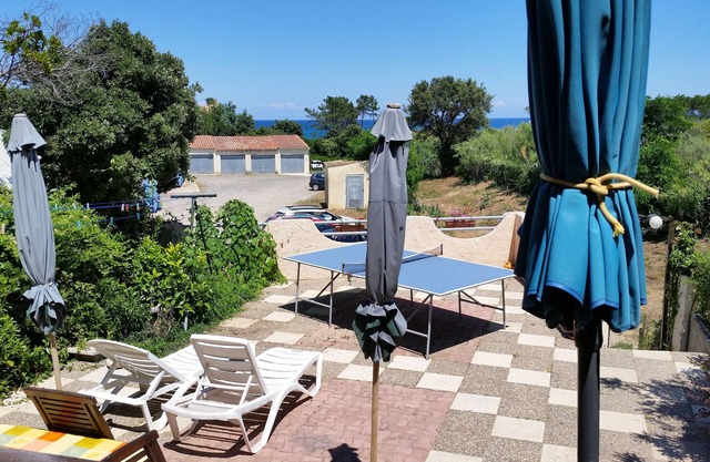 Mini Villa with large courtyard, direct sea access 150 m, closed garage, parking, WIFI