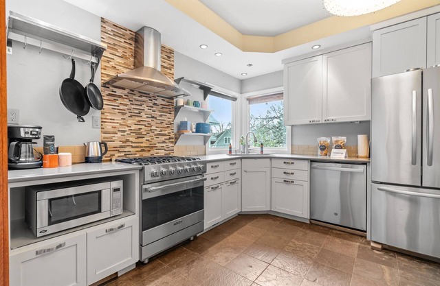 MINNeSTAY* Sheridan Cottage | Lake Harriet