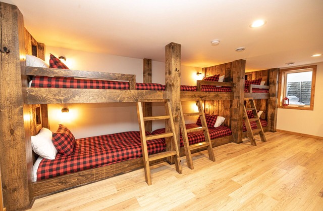 Minocqua - SUMMER DATES AVAILABLE! Newly renovated & walking distance to town!