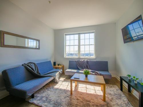 Mins to NYC, Exceptional Modern 2Bedroom Apt