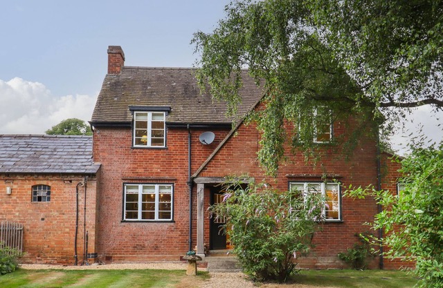 MINTON COTTAGE, family friendly, with open fire in Lower Quinton