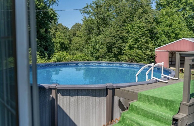 MINUTES AWAY FROM THE CAVES, HOUSE WITH A POOL