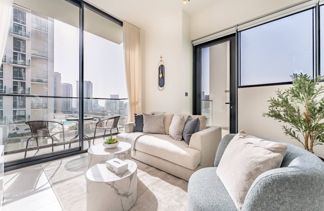 Minutes from Circle Mall and Grocery Stores 2BR w/Mini Private Pool on Balcony