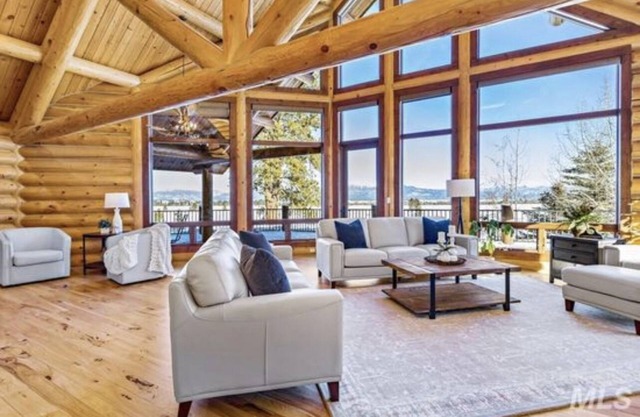 Minutes from two ski resorts, Brundage & Tamerack, and two lakes.