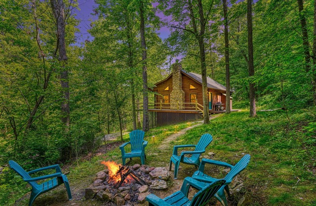 Minutes to Caves - 2 KINGS. Hot Tub. Games. Firepit. Close to Everything