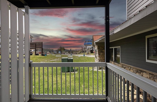 ML 128: Ballhooter views await you. Charming 1BR next to bike trails!