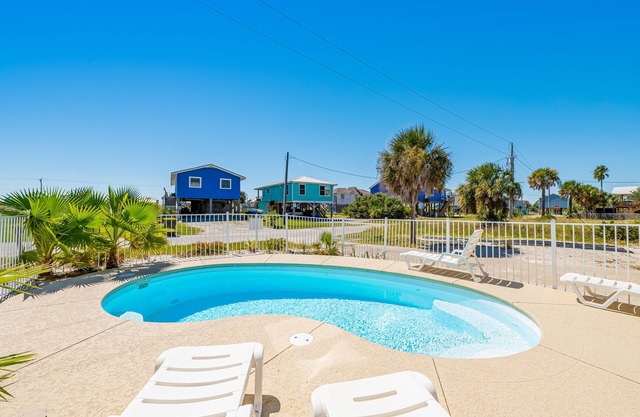 Mobile Bay Home w/Fishing Dock - 1 Block to Beach & Near Marina