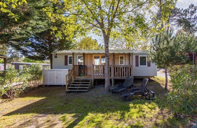 Mobile Home 'Mobilhome Camping Siblu Les Viviers' with Private Terrace and Air Conditioning