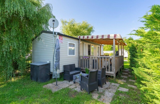 Mobile Home 'Mobil Home La Palmyre 4etoiles' with Private Terrace, Garden and Air Conditioning