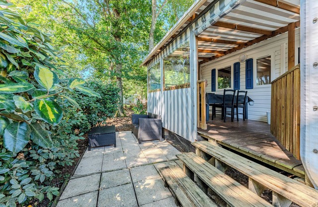 Mobile Home 'Mobil Home 304 Grand Confort' with Lake View, Private Terrace and Air Conditioning