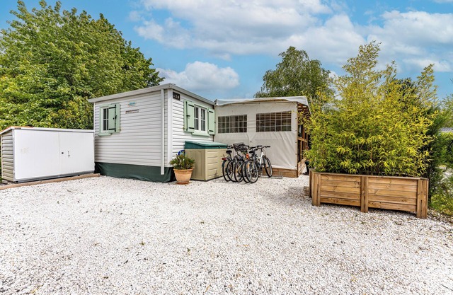 Mobile Home ' with Shared Pool, Wi-Fi and Air Conditioning