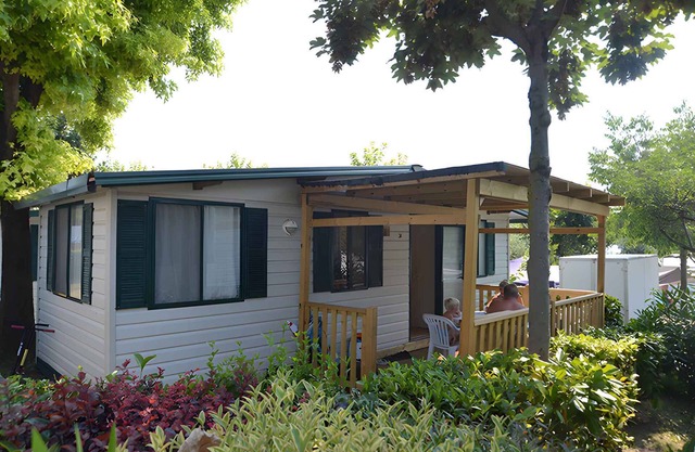 Mobilehome with 3 pools and air conditioning