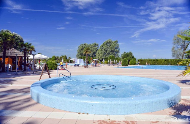 Mobilehome with pools for young and old