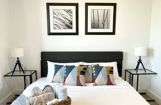 Modern 1 Bdrm King-mins to NYC,EWR,PRU,NJPAC, Dwntwn Newark, MetLife
