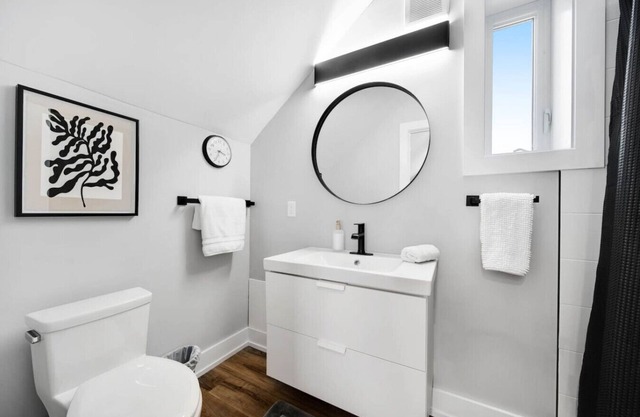 Modern 1 Bdrm|Laundry|BBQ|Deck