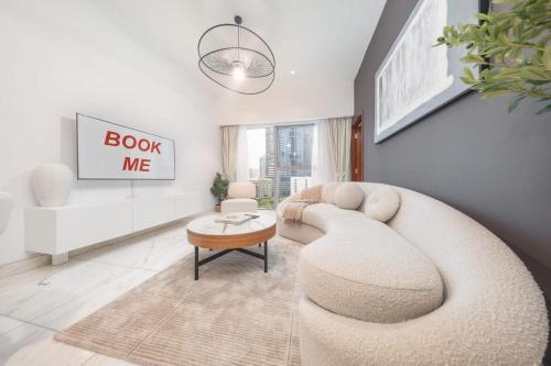 Modern 1 Bed in Central Park Sleeps 2 with Pool