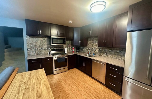 Modern 1 bedroom close to UAA