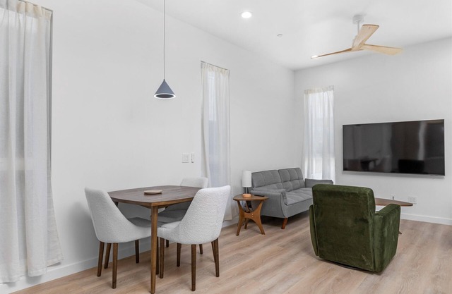 Modern 1-bedroom home - short walk to the beach! 30+ day rental, fully furnished