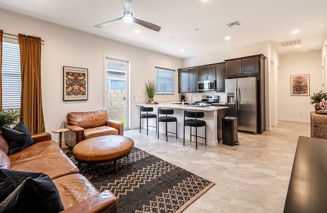 Modern 1BR/1BA Casita w/Private Yard, Garage & Fast WiFi – Utilities Included