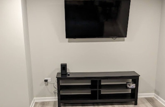 Modern 2 BDRM Apartment in Chicago