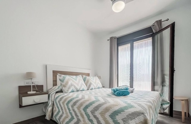 Modern 2 bed apartment with pool