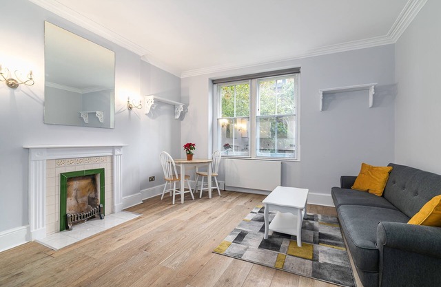 Modern 2-bed apartment near Central London