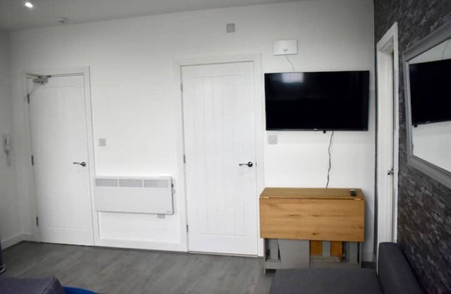 Modern 2 Bed Flat | Free Parking | Weekly Discount