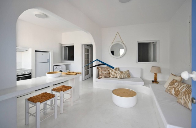 Modern 2 bedroom apartment in the heart of Ioulida