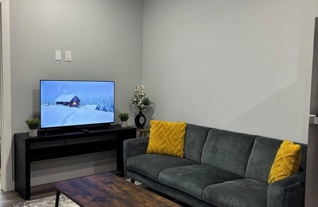 Modern 2 Bedroom Basement Suite