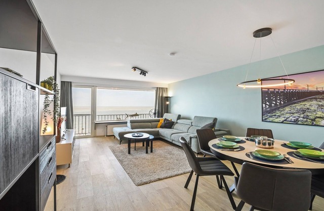 Modern 2-bedroom flat with sea views.