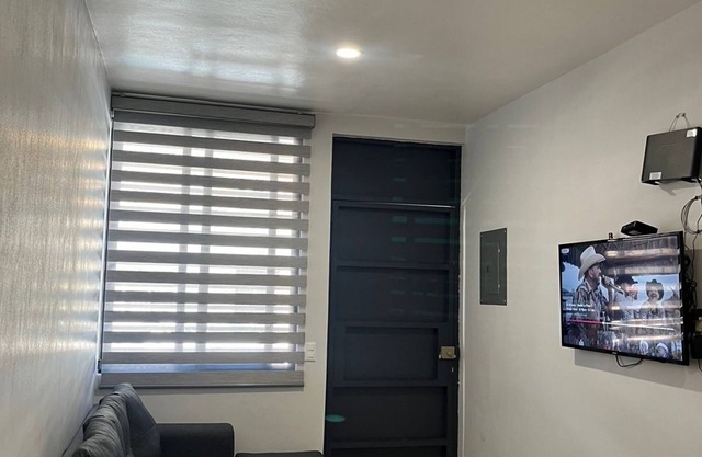Modern 2 bedroom Condo with A/C
