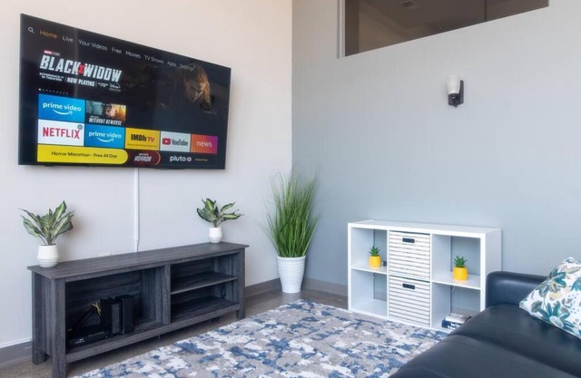 Modern 2 Bedroom Loft in Walker's Point