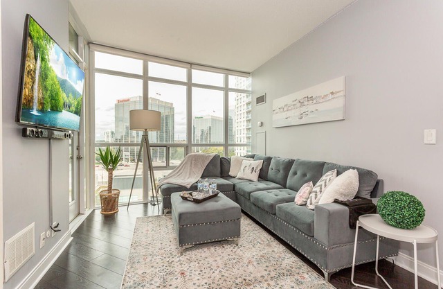 Modern 2Bd Condo in Square1 with Iconic Views