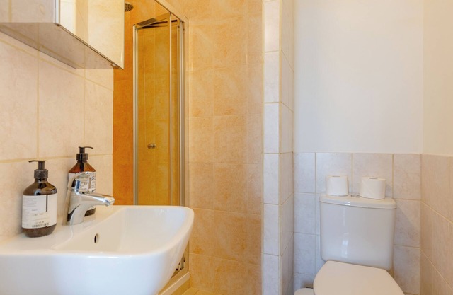 Modern 2BD Flat by Regents Park, London