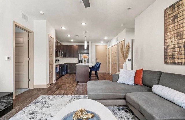 Modern 2BR/2BA Apartment w/Pool + Smarthome