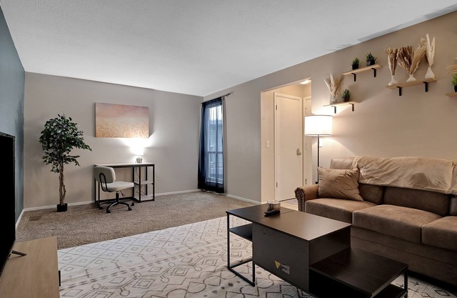Modern 2BR Condo in Ski Town Center-Access it all
