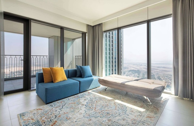Modern 2BR w/City Views in Downtown Dubai!