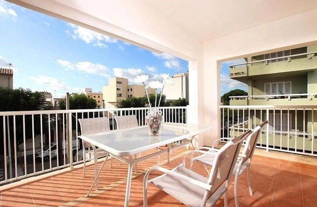 Modern 2nd Floor Apt. A/C, Large Balcony in the Centre of Port de Pollenca, 5mins walk to the Beach!