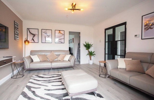 Modern 3 Bed Flat Balloch