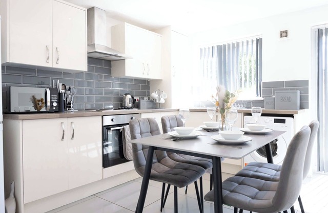 Modern 3 Bed Home with Parking & Garden