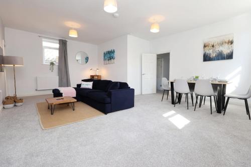 Modern 3 Bed - M4 ACCESS - Wi-Fi